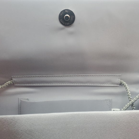 Vintage Fold Over, Magnetic Snap Closure, with Beaded Strap - Picture 8 of 13